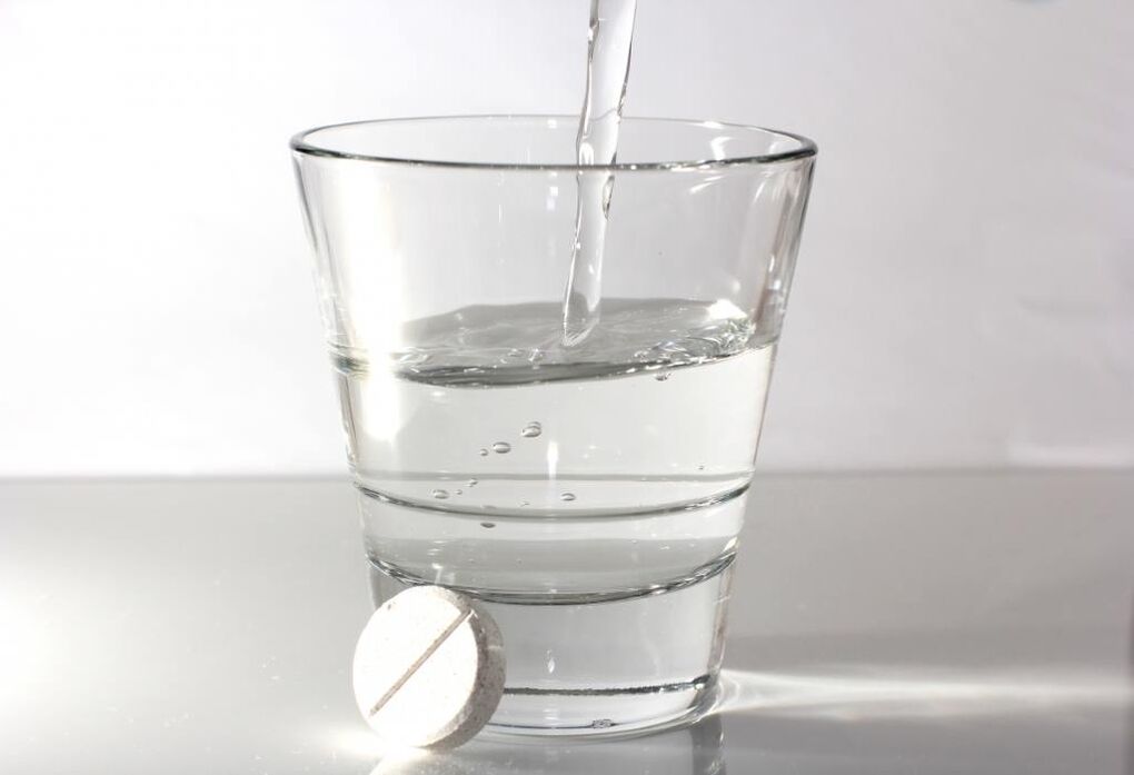 víz és egy tabletta az osteochondrosis kezelésére